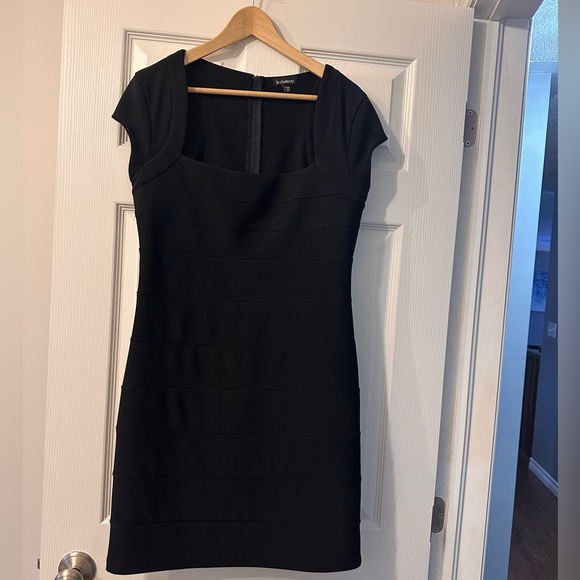 le chateau Dresses & Skirts - le chateau Black Cap-Sleeve Sheath Dress